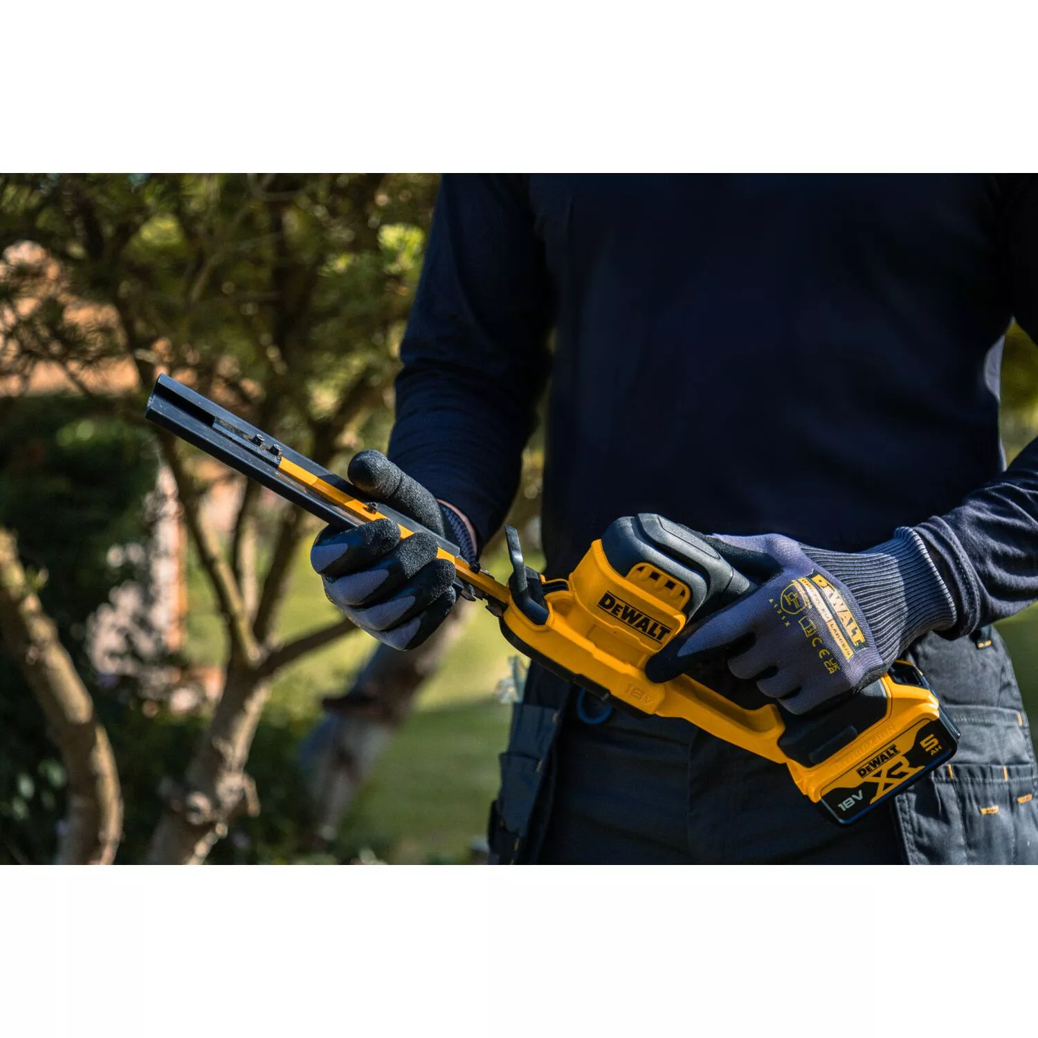 DeWALT DCMHT520D1-QW Kit taille-haie sans fil Li-ion 18 V (1 batterie 2,0 Ah) - 20 cm-image