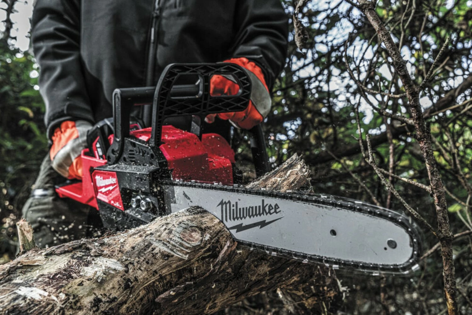 Milwaukee M18 FCHS35-122 M18 FUEL™ 18V Li-Ion accu kettingzaag set (2x 12,0Ah) - 35cm-image