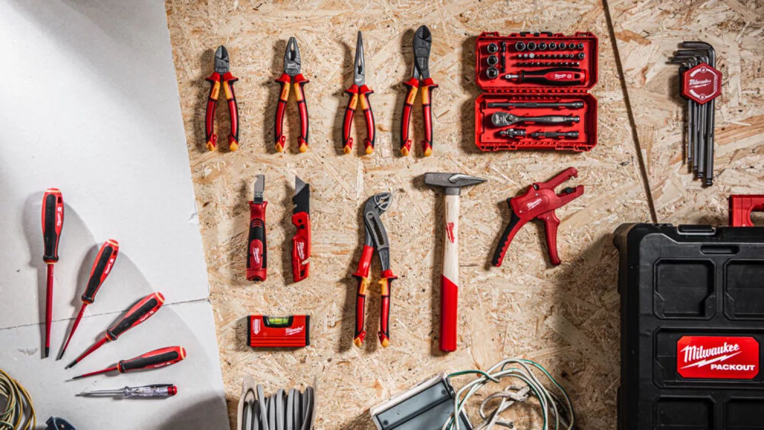 Milwaukee 4932499466 PACKOUT™ Gereedschapset in koffer - 62-delig - voor elektriciens-image