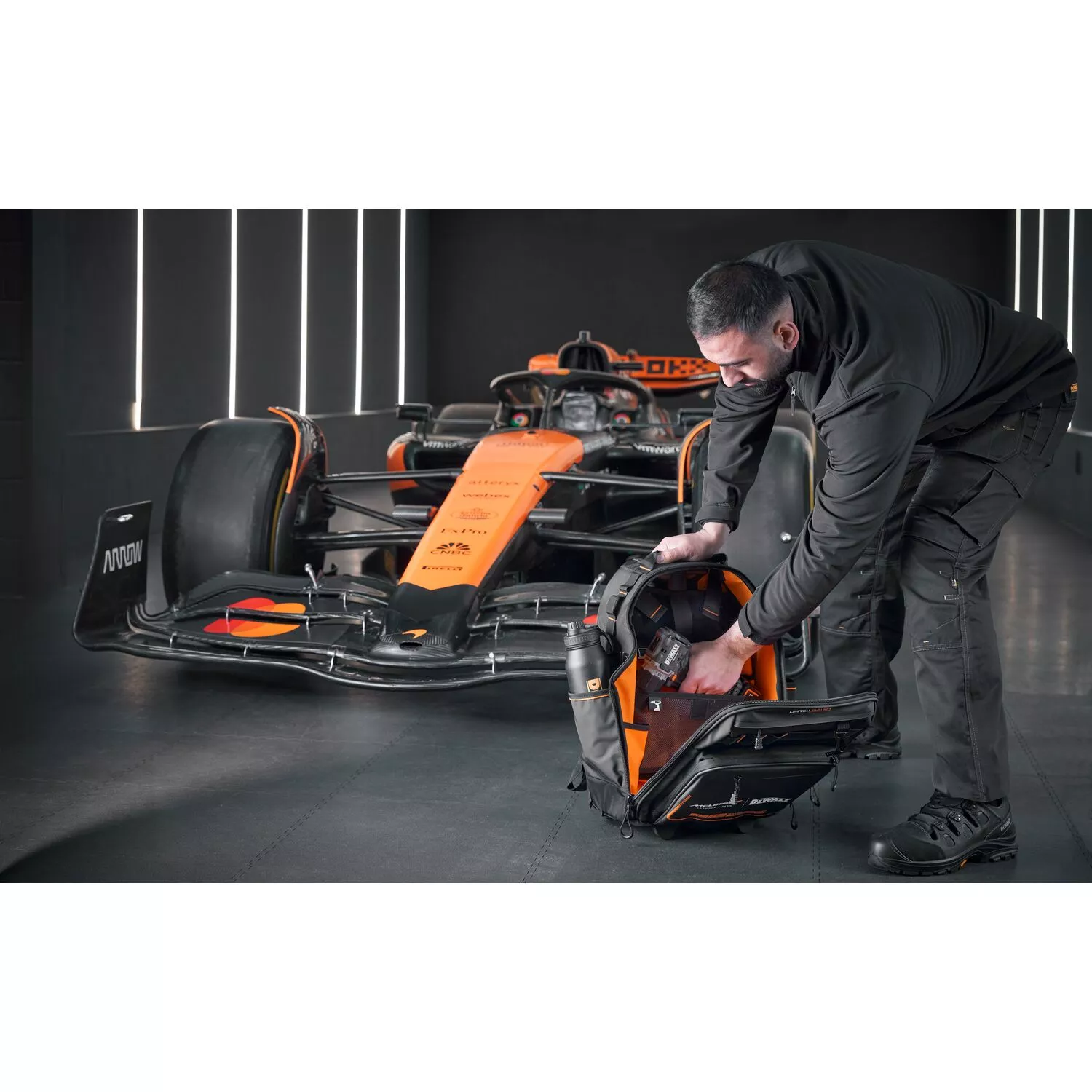 DeWALT DWST60101-9 Sac à dos pour outils McLaren avec roulettes-image