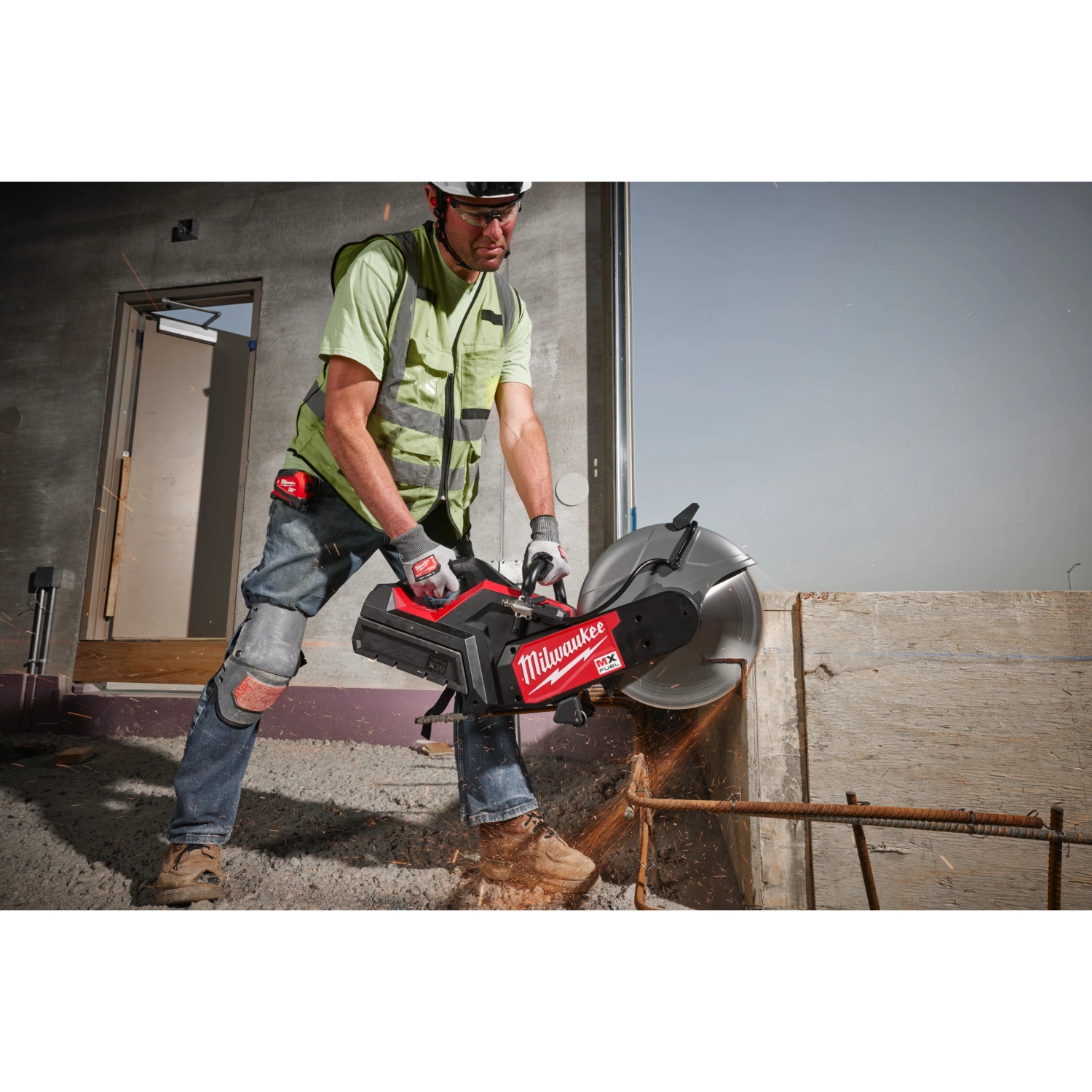Milwaukee MXF COS350G2-802 MX Fuel accu doorslijpmache set (2x 8.0Ah accu) - 350mm-image