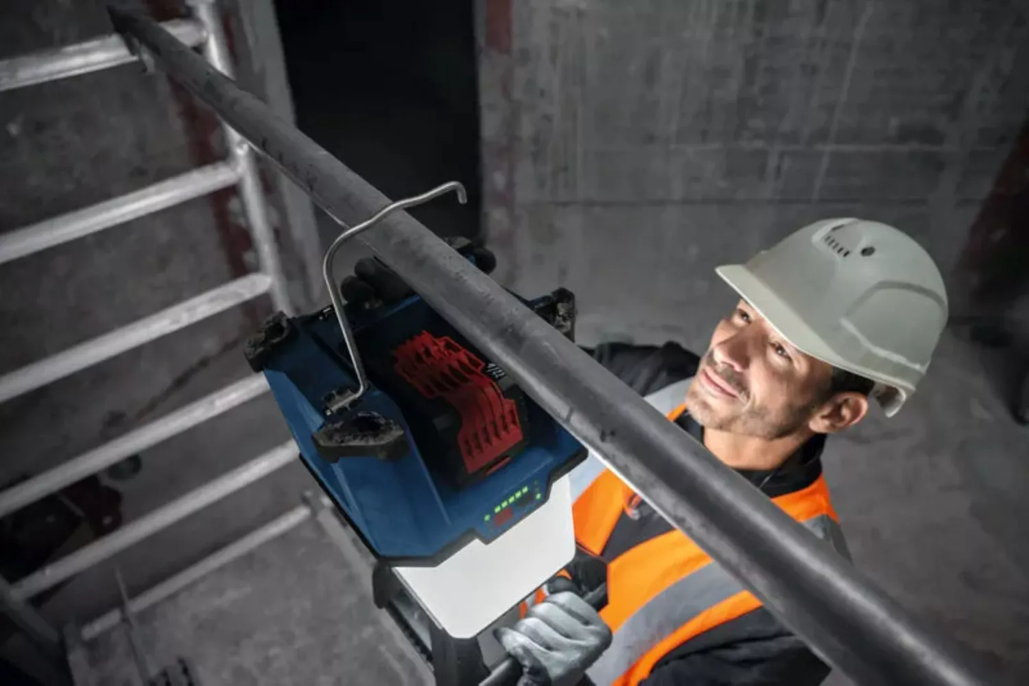 Bosch GLA 18VH-7500 Lampe de chantier sans fil 18 V avec câble d'alimentation secteur - 7500 lumens-image