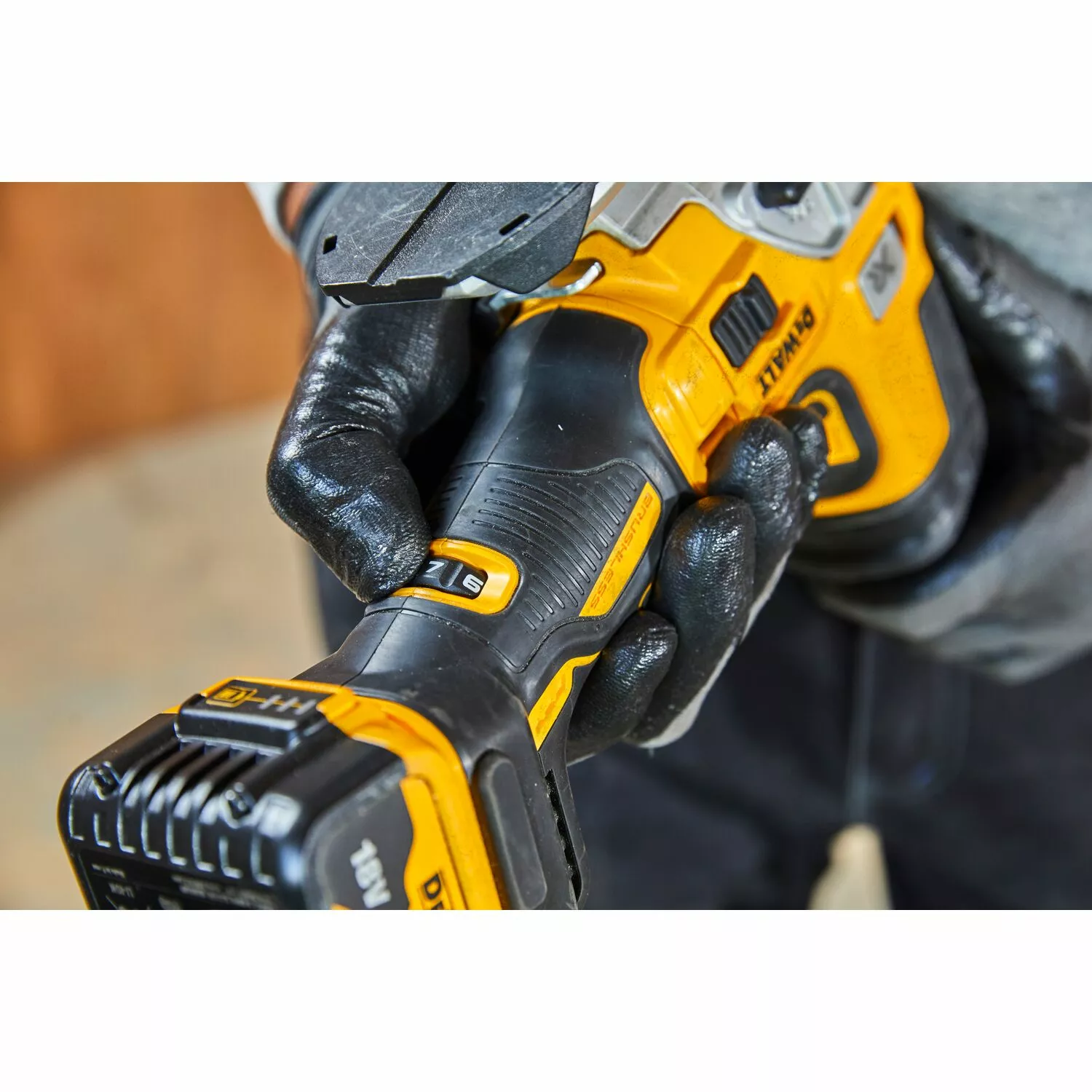 DeWALT DCS335N 18V Li-Ion XR Accu Decoupeerzaag body - 135mm - variabel-image