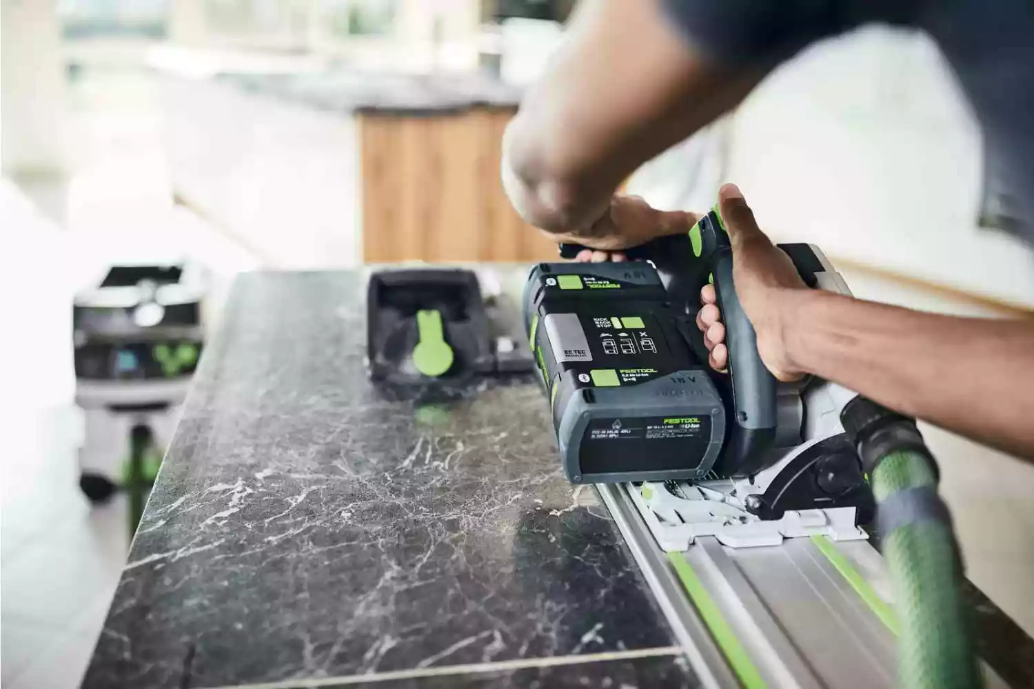 Festool TSC 55 5,0 KEBI-Plus/XL-FS 18V Li-Ion accu invalzaag set (2x 5,0Ah) incl. geleiderail in systainer - 1400mm-image