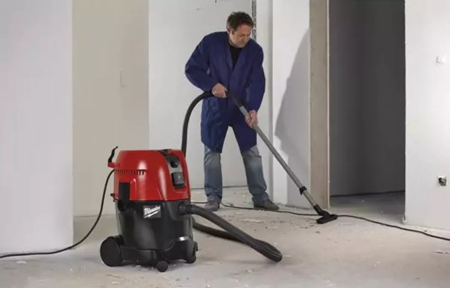 Milwaukee AS2-250ELCP - Aspirateur eau et poussère - 25 L - 1250 W - Classe L-image