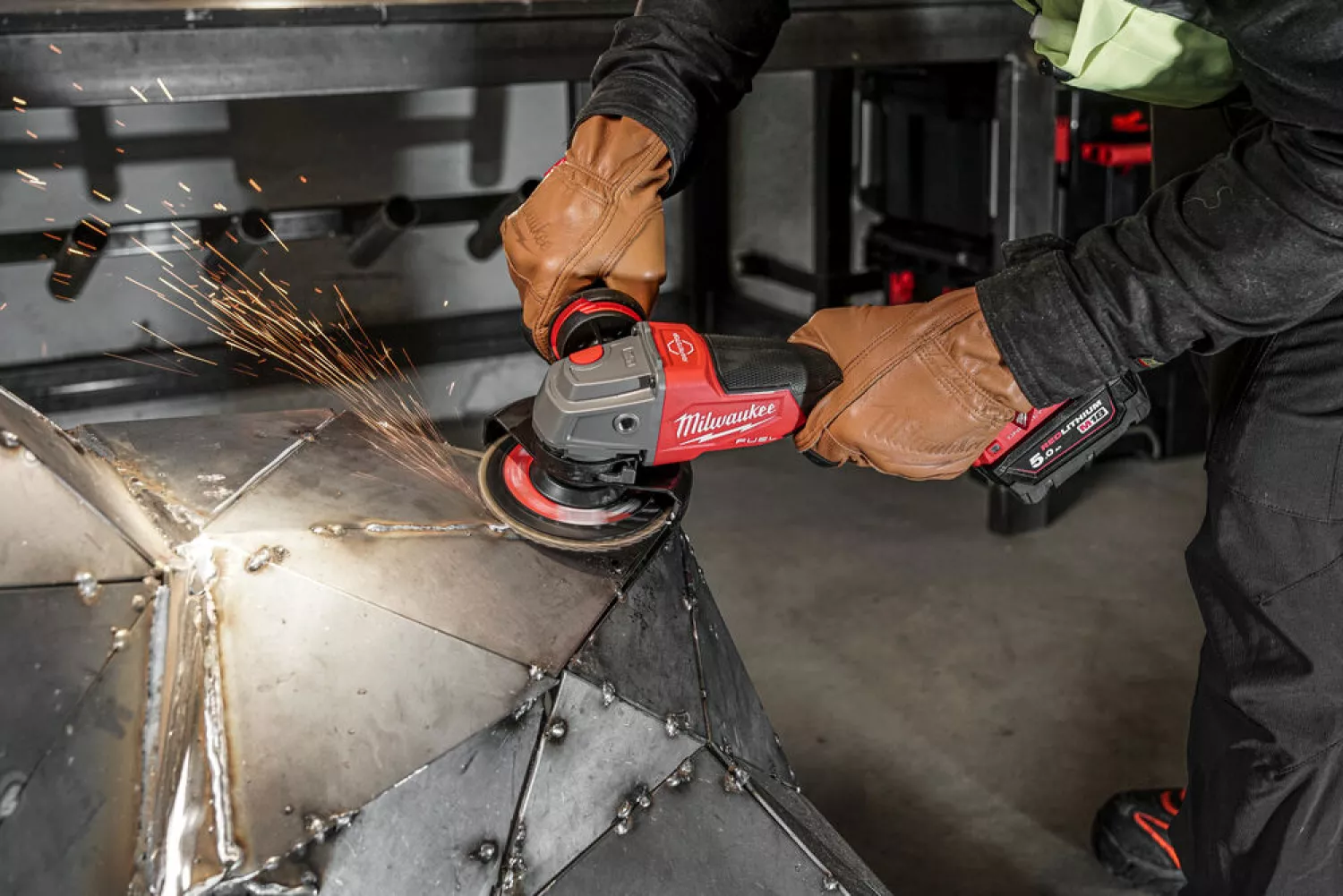 Milwaukee M18 ONEFSAG125XPDB-502X 18V Li-ion accu Haakse slijper set (2x5.0Ah) in HD box - 125mm - koolborstelloos-image