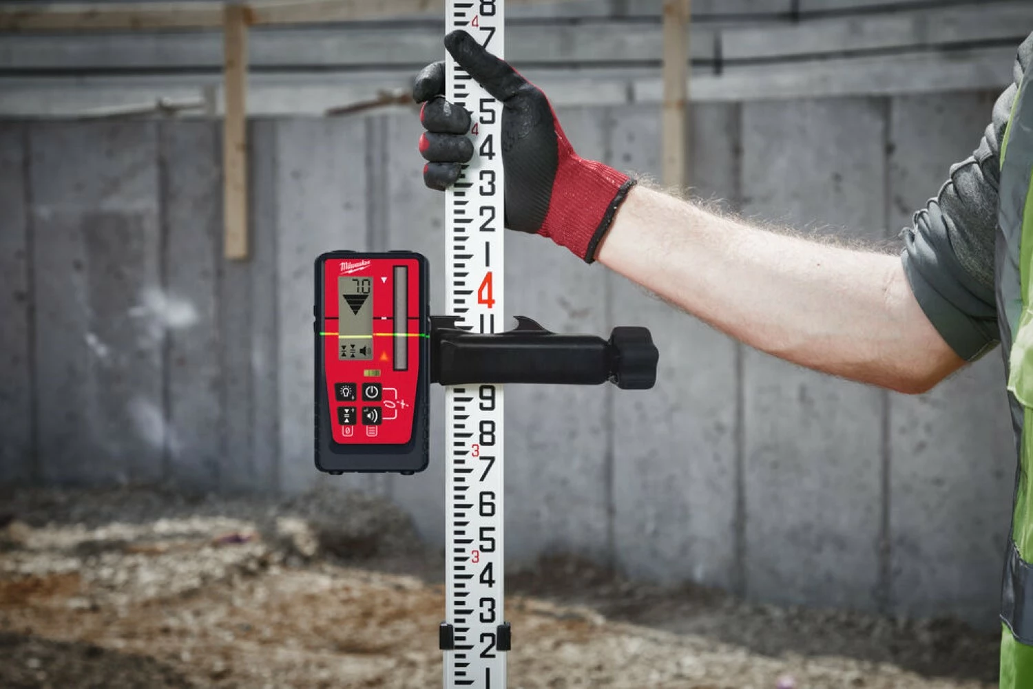 Milwaukee LDR100 LRD100 Récepteur laser - 100 m - rouge/vert - IP67-image