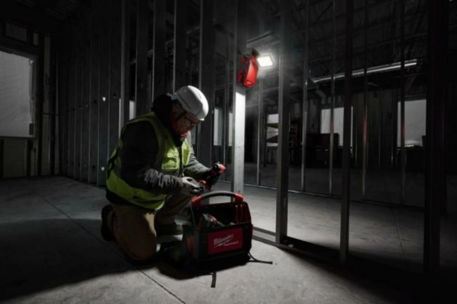 Milwaukee M18 PAL2-0 18V Li-Ion draaibare Area lamp - 2000Lm-image