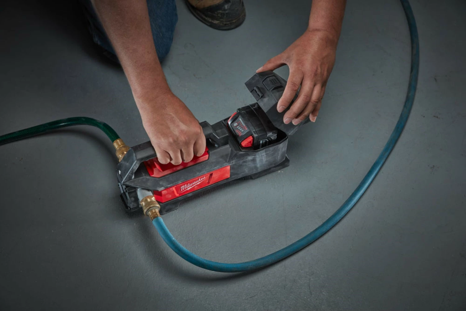 Milwaukee M18 BTP-0 - Pompe d'evacuation Li-Ion 18V (machine seule) - 1817L/h - 3/4"-image