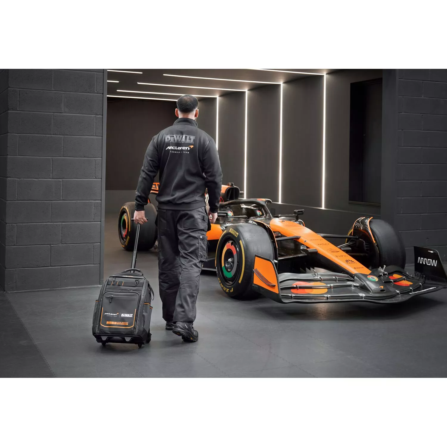 DeWALT DWST60101-9 Sac à dos pour outils McLaren avec roulettes-image