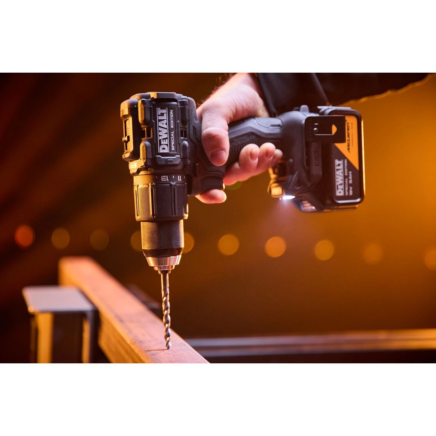 DeWALT X MCLAREN DCK2222MP2T-QW Perceuse-visseuse sans fil 18 V XR (DCD86M) & visseuse à chocs sans fil (DCF86M) ensemble combiné (2 batteries 5,0 Ah + chargeur)