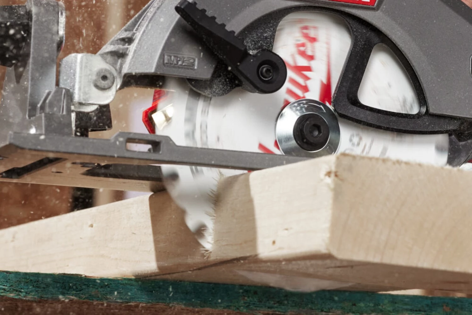 Milwaukee M12 FCS442-0 Scie circulaire compacte sans fil 12 V Li-ion - 140 mm-image