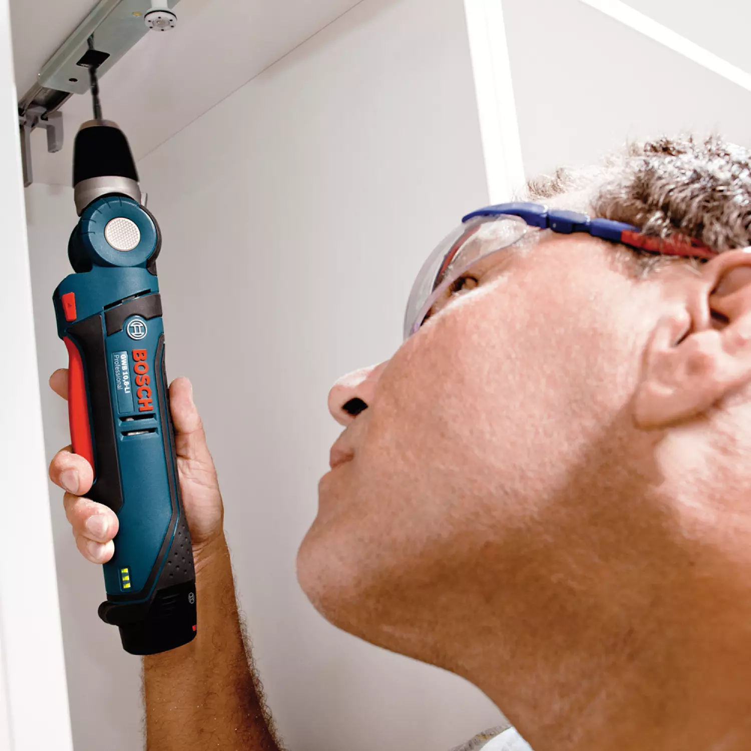 Bosch GWB 12V-10 12V Li-Ion accu haakse boor-/schroefmachine set (2x 2.0Ah accu) in L-Boxx-image