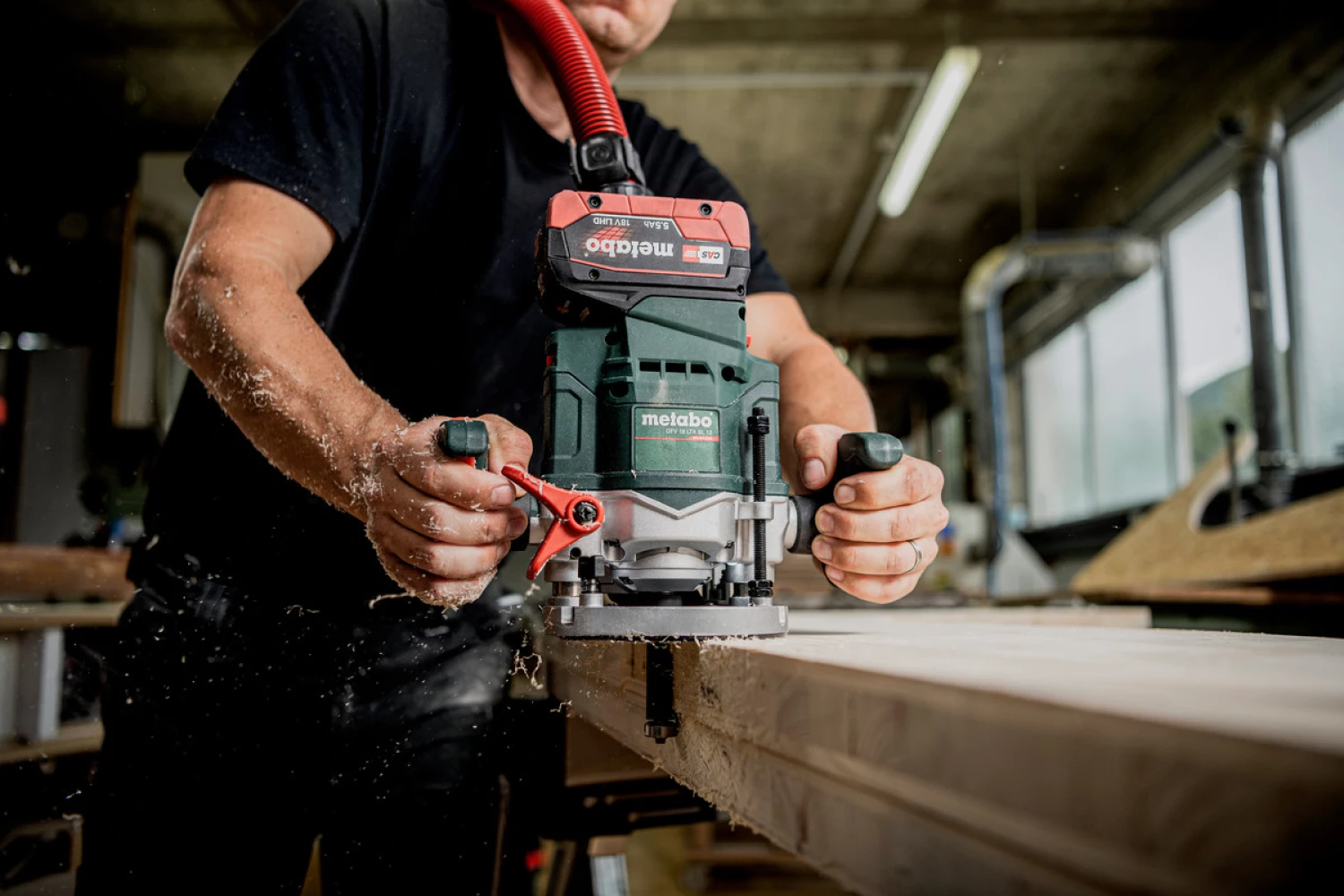 Metabo OFV 18 LTX BL 12 18V Li-ion accu bovenfrees body in Metabox-image