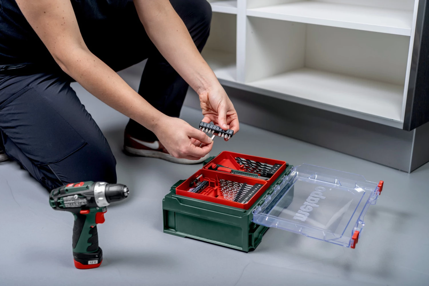Metabo 600385710 Perceuse-visseuse à percussion sans fil 12 V Li-ion Mobile workshop basic set (2 batteries 2,0 Ah) dans un coffret avec kit d'accessoires 41 pièces-image
