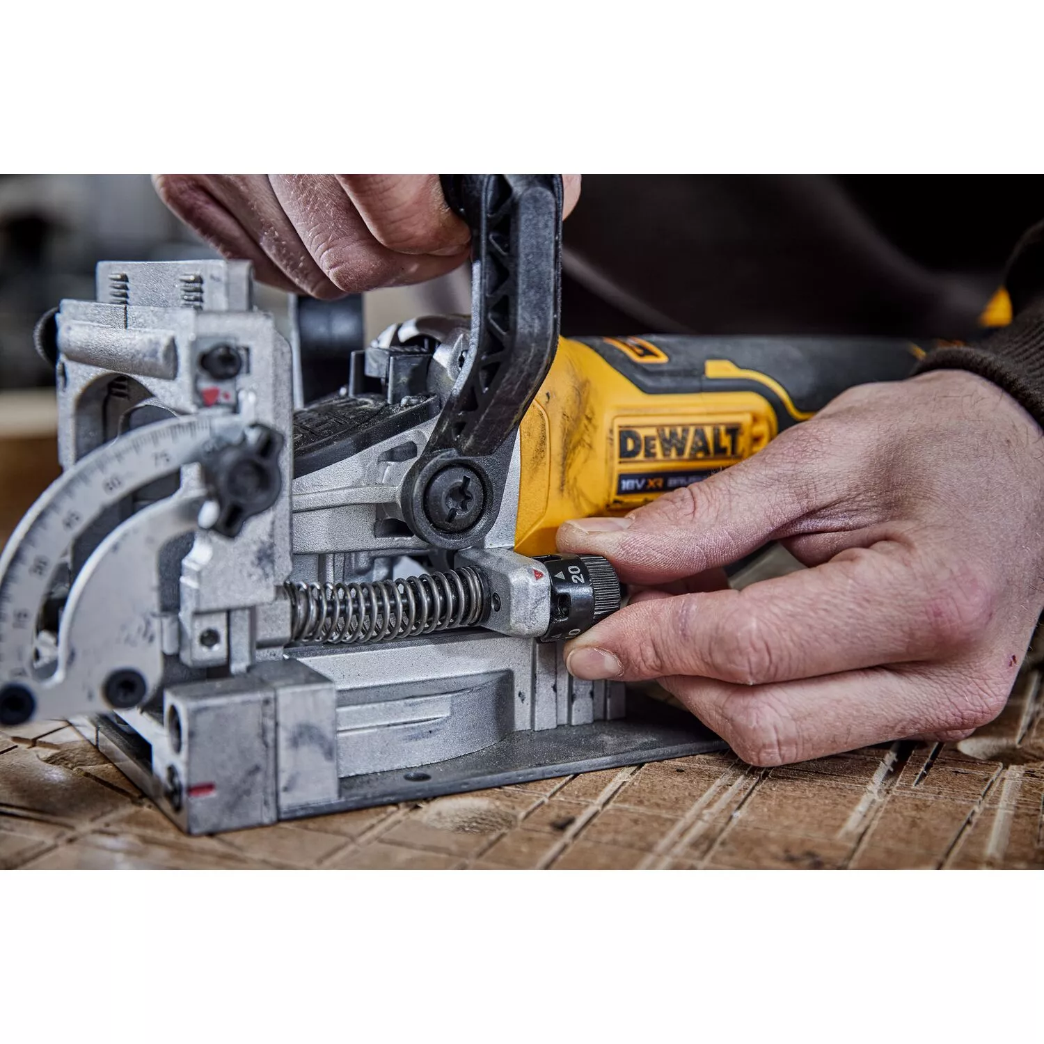 DeWALT DCW682P2-QW Lamelleuse sans fil-image