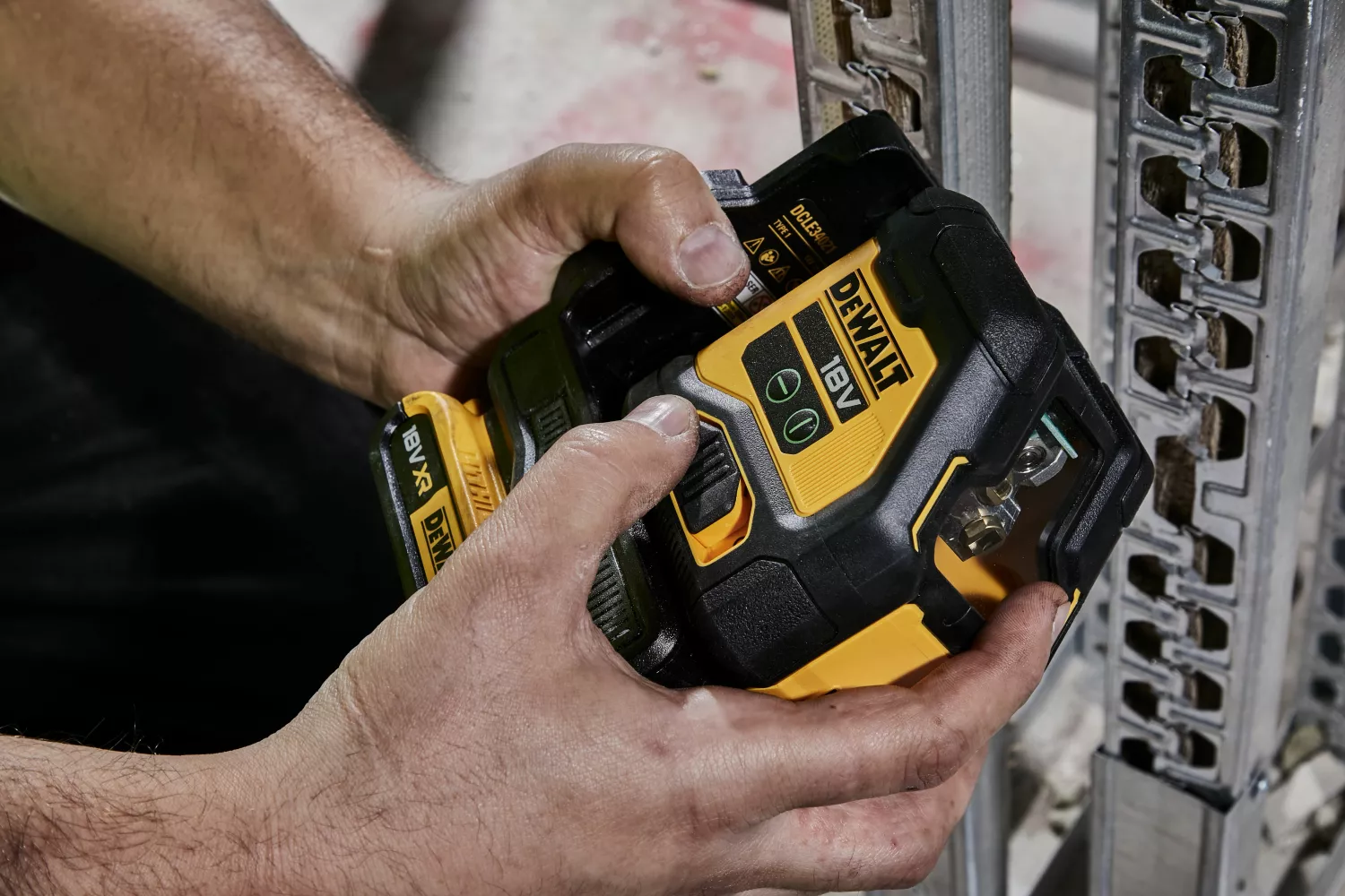 DeWALT DCLE34021D1 Laser à croix 18 V dans un coffret - Vert - 2 x 55 m - 2 lignes - IP54-image