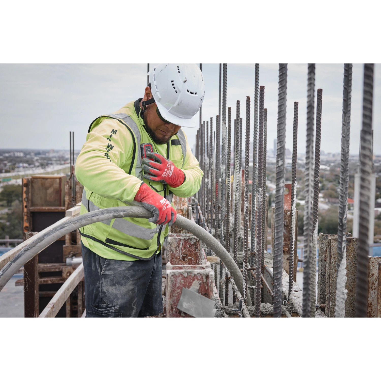 Milwaukee MXF CVHF-0 MX Fuel accu hoogfrequent betontrilnaad body-image