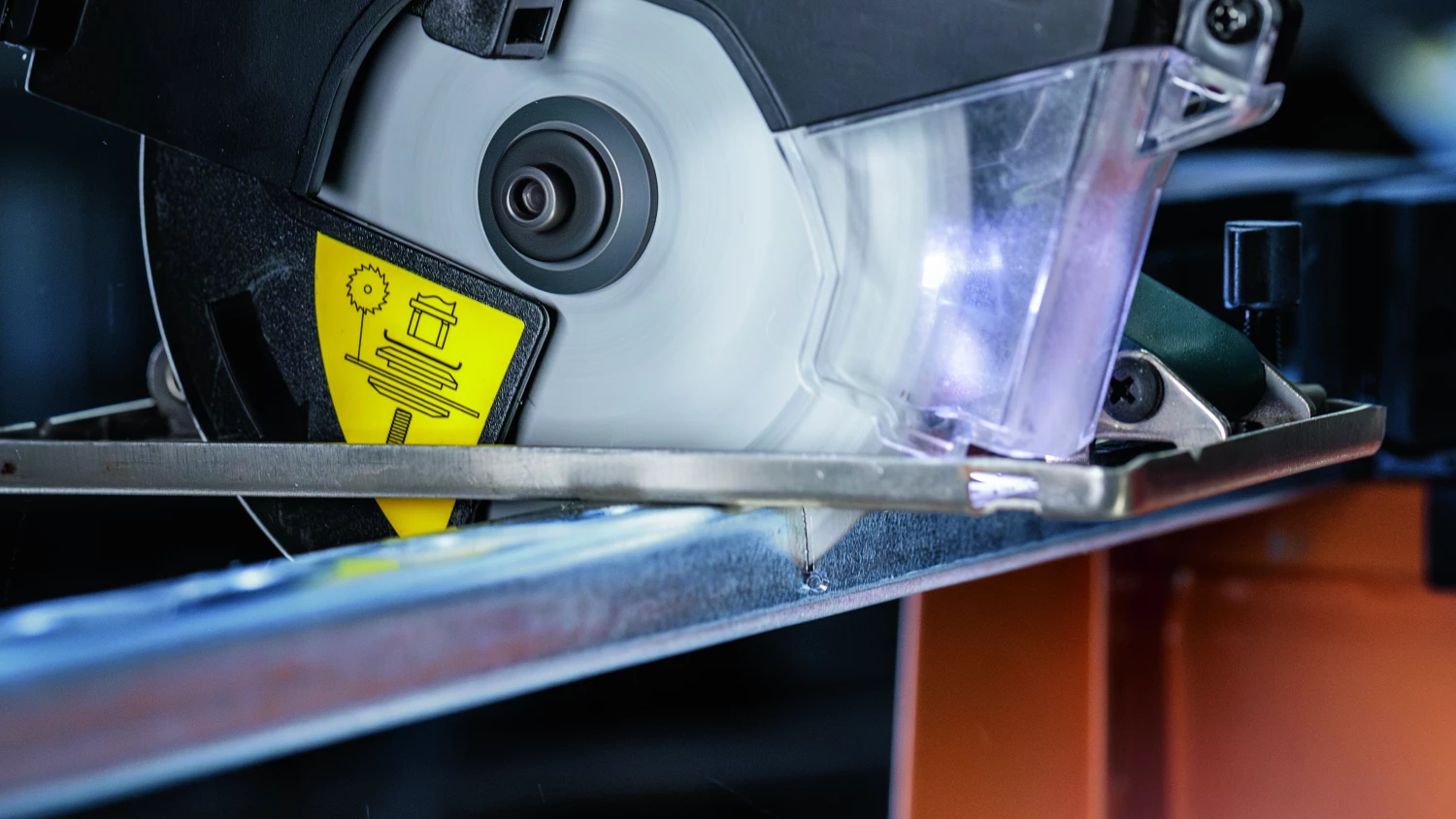 Bosch 2608837746 - Lame pour scie circulaire ACCU Standard for Steel 136x20x1.6/1.2x30T-image