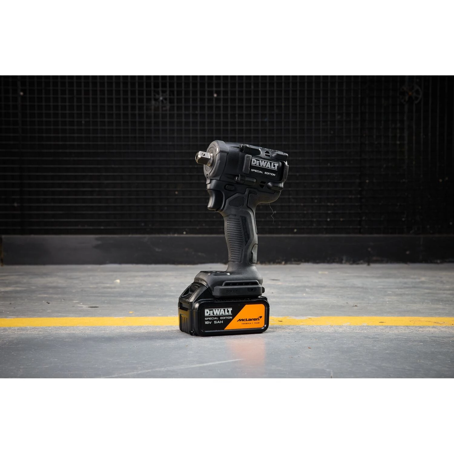 DeWALT X MCLAREN DCF92MP2T-QW 18V XR 1/2" accu slagmoersleutel set (2x 5.0Ah accu + lader)