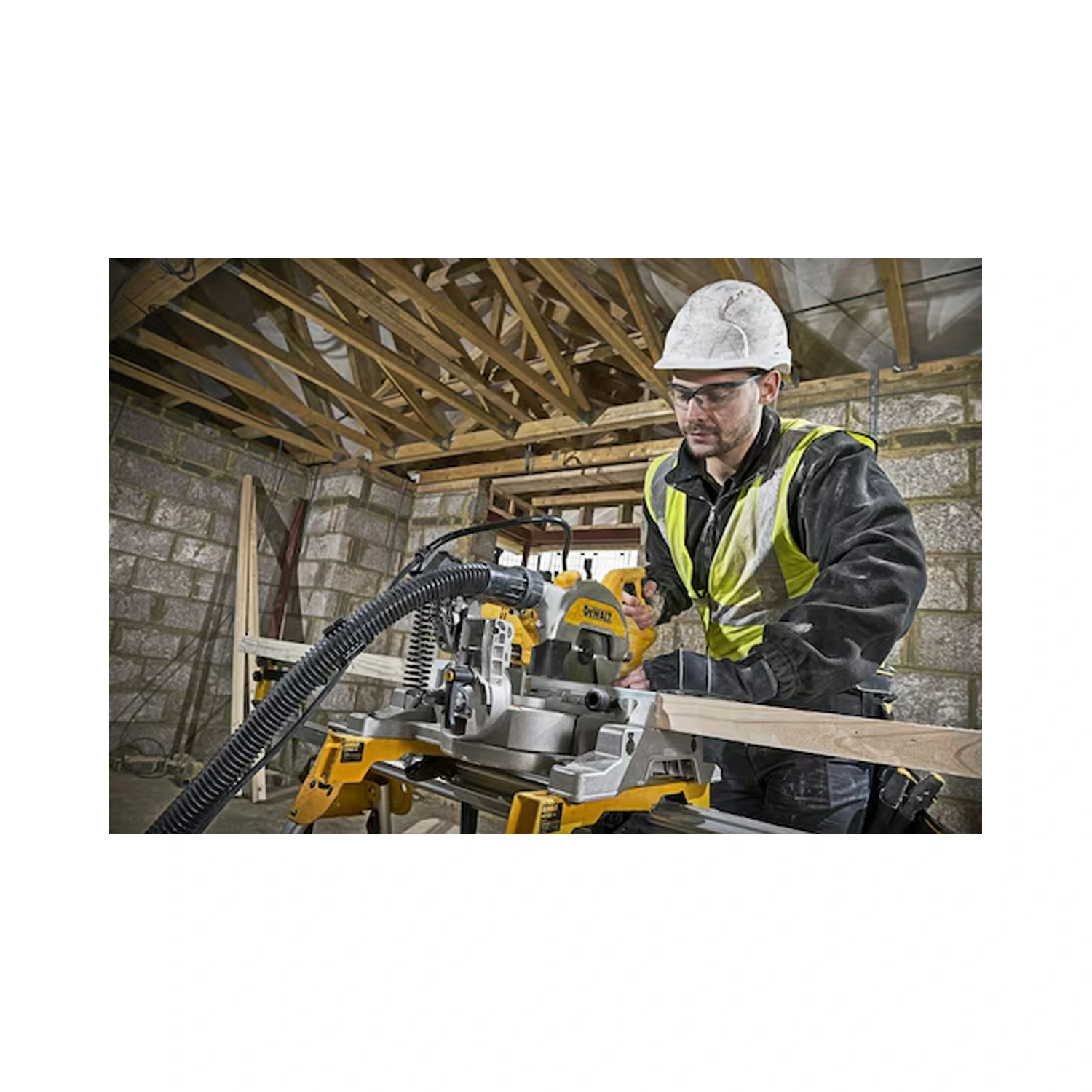 DeWALT DWS777-QS Scie à tronçonner avec indicateur de ligne de coupe XPS - 1800 W - 216 x 30 mm
