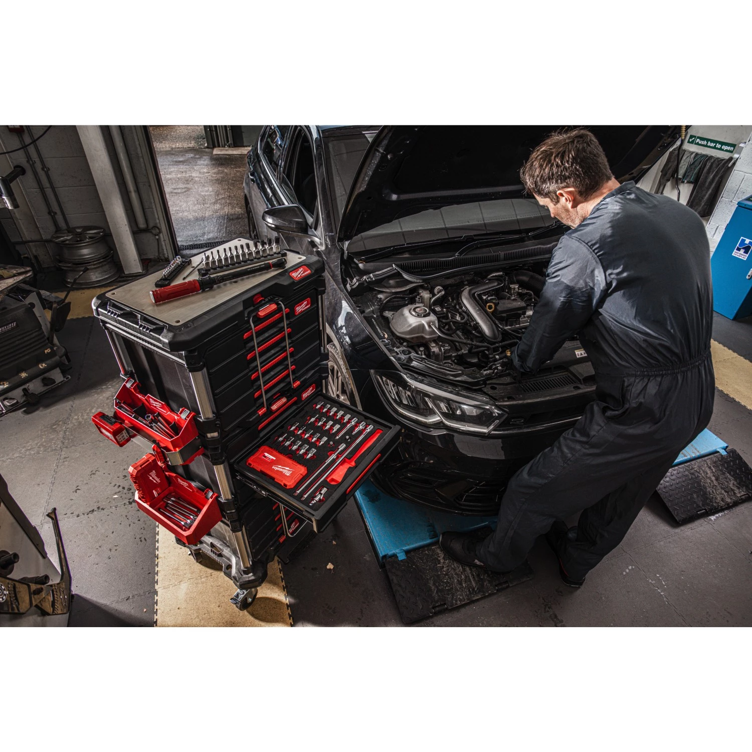 Milwaukee 4932501866  PACKOUT™ Gereedschapset in gereedschapskoffer - 76-delig-image