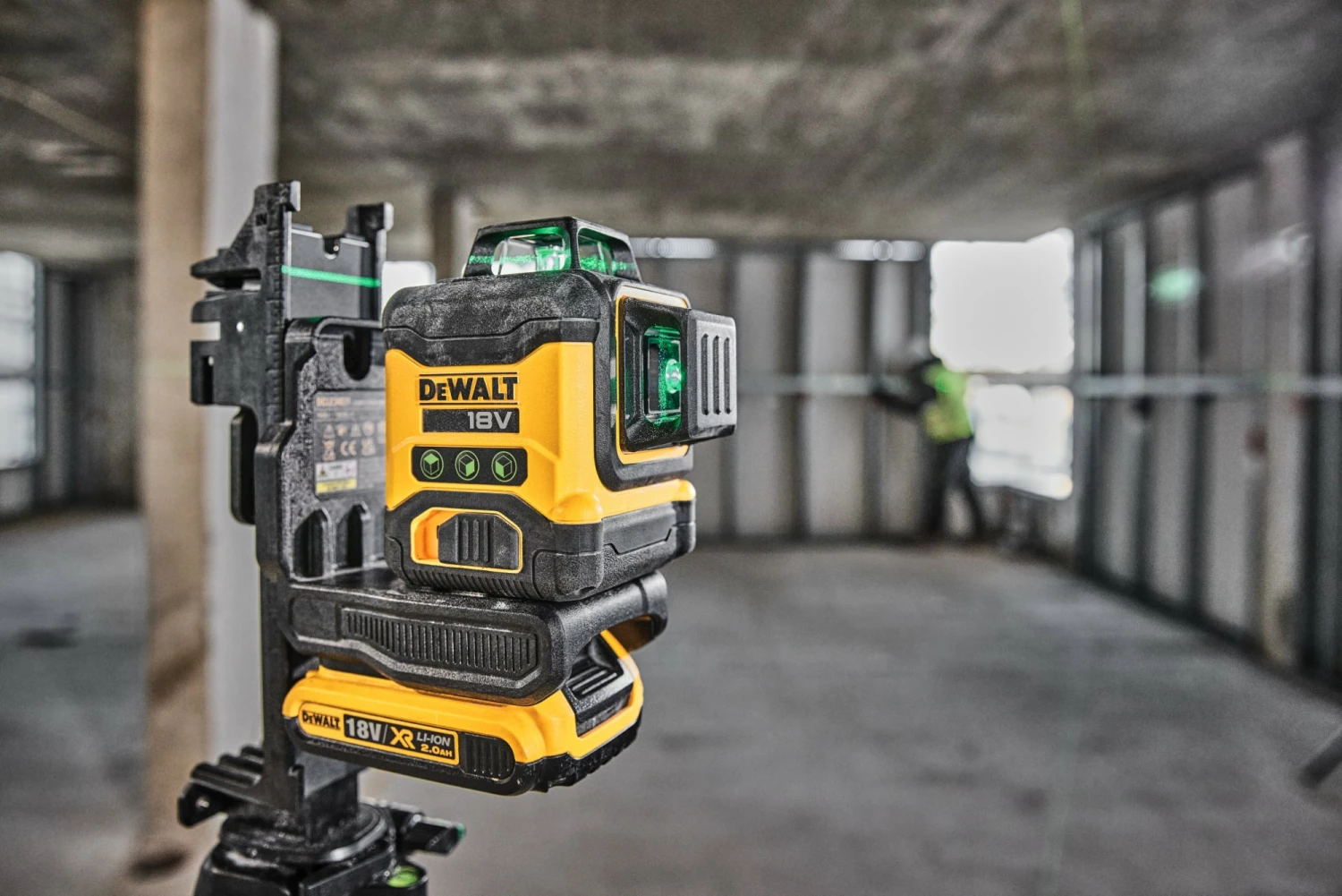 DeWALT DCLE34031D1-QW 18V Li-ion Accu Kit laser à croix auto-nivelant (1x 2,0 Ah) - 3x360° - Vert-image