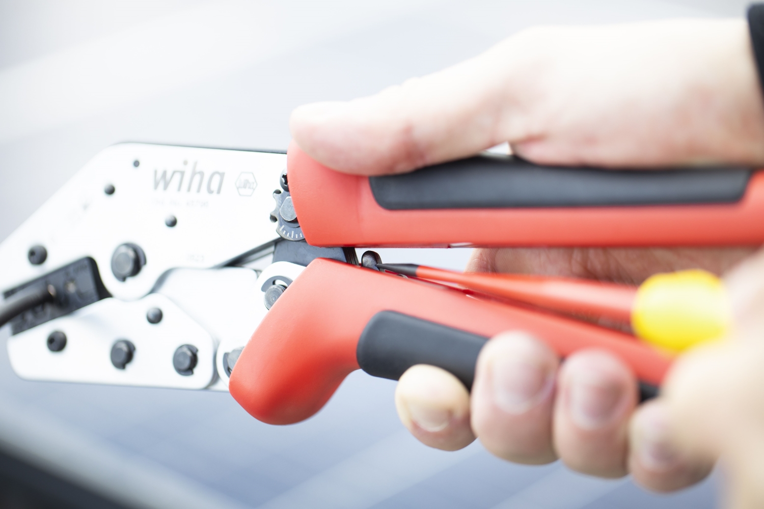 Wiha 45796 Krimpgereedschap voor MC4 connectoren-image