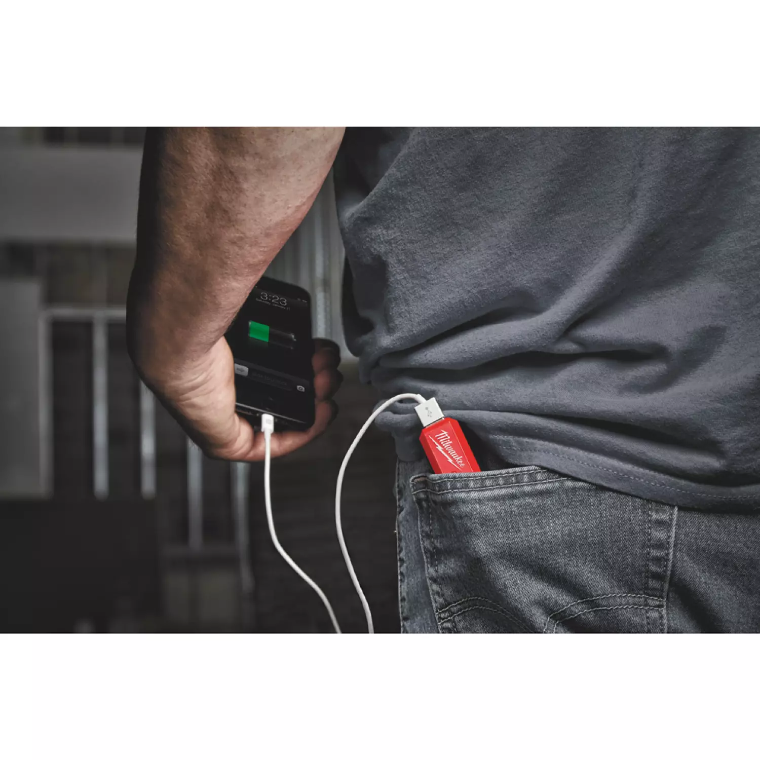 Milwaukee L4PPS-301 USB accu compacte lader en energiebron-image