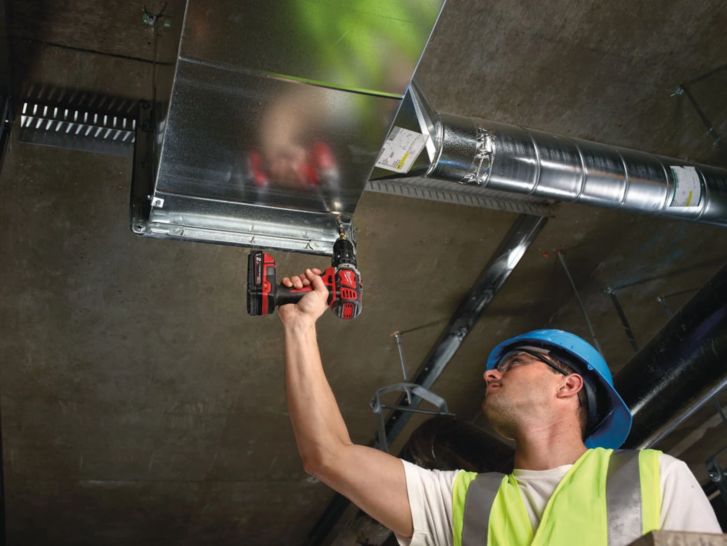 Milwaukee M18 BPD-202C 18V Li-Ion accu klopboor- /schroefmachine set (2x 2.0Ah accu) in koffer-image