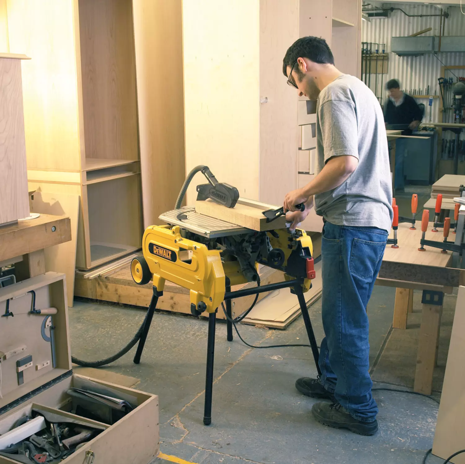 DeWALT D27107 Tafel afkort- en verstekzaag / combinatiezaagmachine - 2000W - 305 x 30mm-image