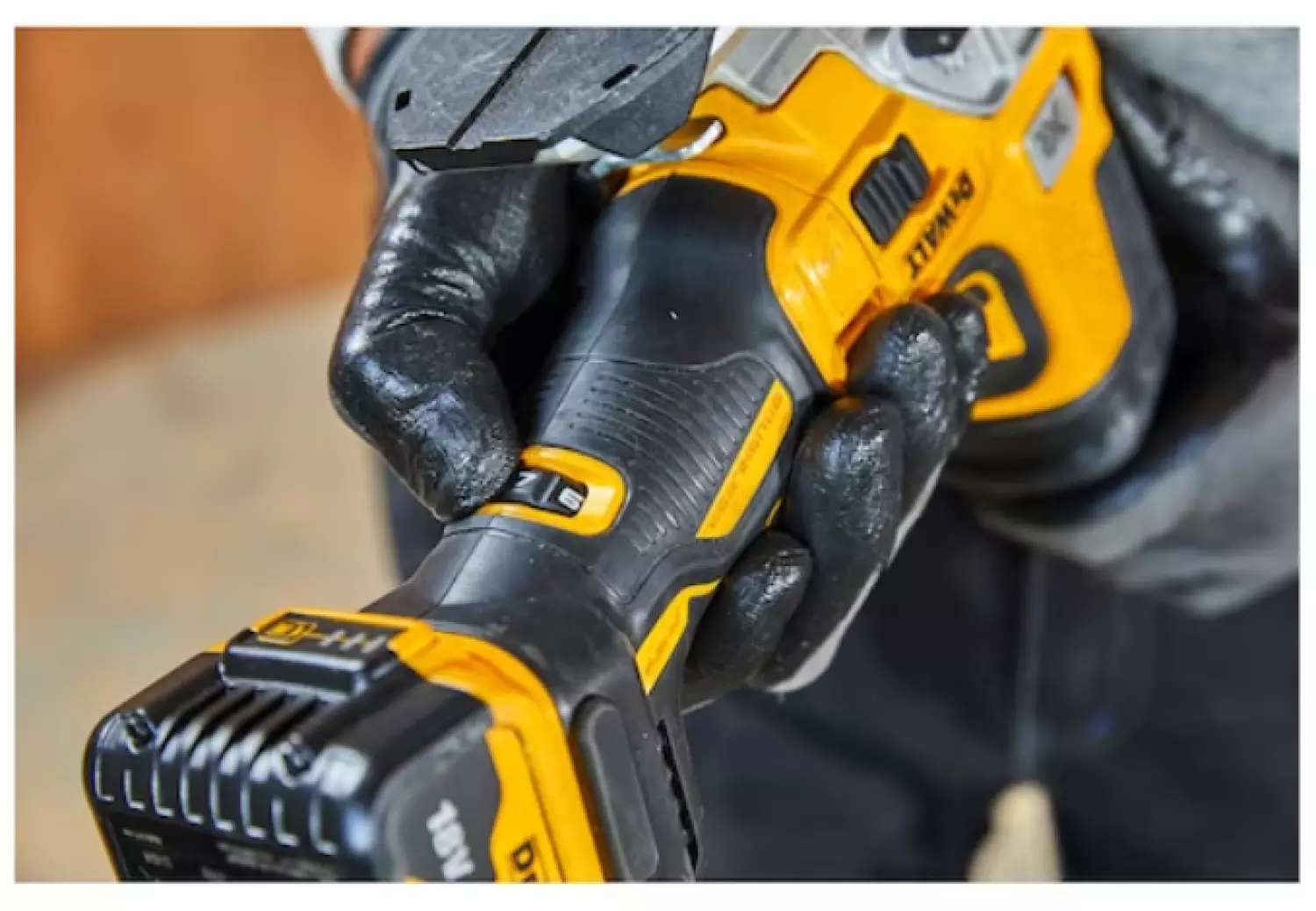 DeWALT DCS335P2 18V XR Li-Ion accu decoupeerzaag set (2x 5.0Ah accu) in TSTAK - T-greep - variabel - koolborstelloos-image