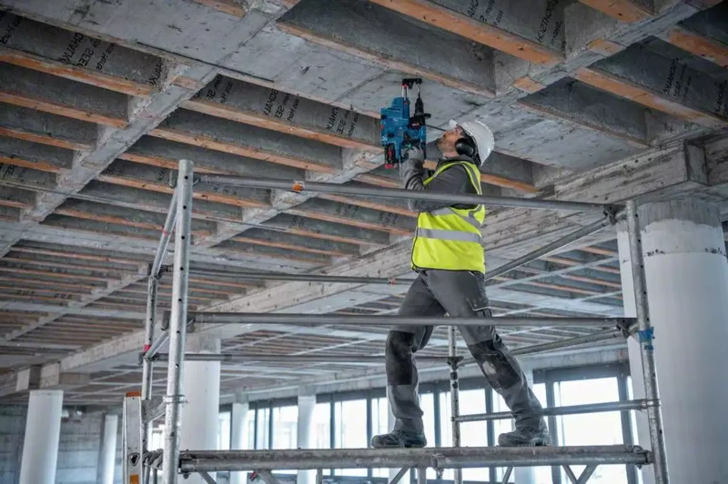 Bosch GBH 18V-28 CF 18V accu SDS-plus boorhamer set (2x 8.0Ah ProCORE accu) incl. GDE 18V-16 stofafzuiging in L-Boxx - 3,3J - koolborstelloos-image