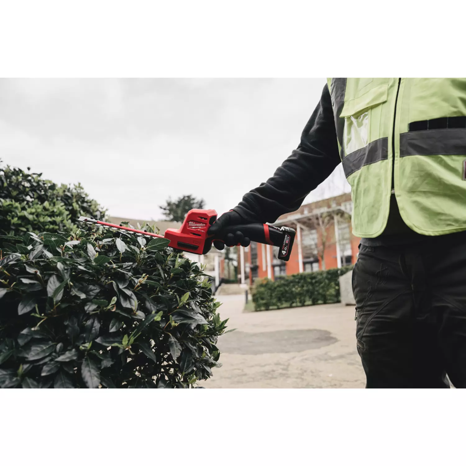 Milwaukee M12 FHT20-0 M12 FUEL™ 12V Li-Ion accu heggenschaar body - 200mm - koolborstelloos-image