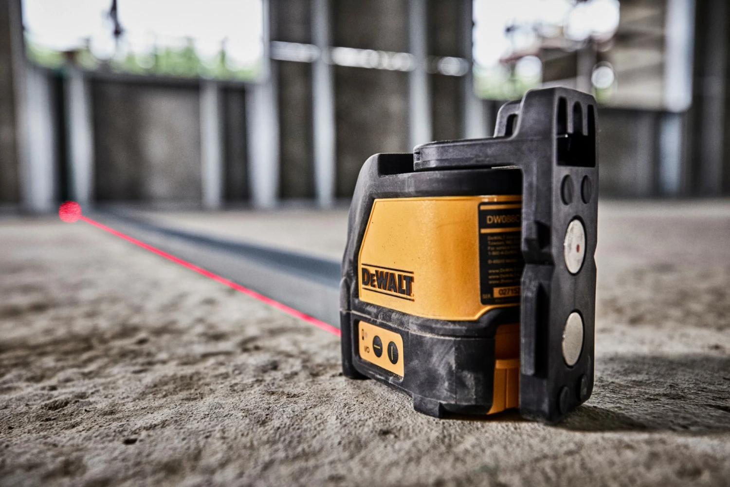 Dewalt DW088KPOL laser à lignes croisées à nivellement automatique dans un coffret (DW088K) & colonne (DE0882) - 15 m-image