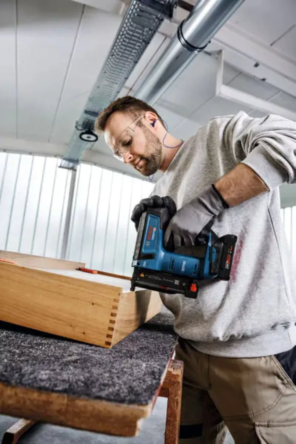 Bosch GNH 18V-35 18 V batterie agrafeuse à bois corps dans L-Boxx - 0,6 mm - 15-35 mm - droite-image