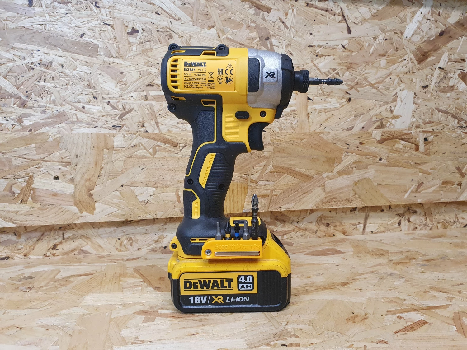 StealthMounts BH-DW-YLW-2 - Porte-embouts magnétique (2pcs) pour machines DeWALT XR & FlexVolt - jaune-image