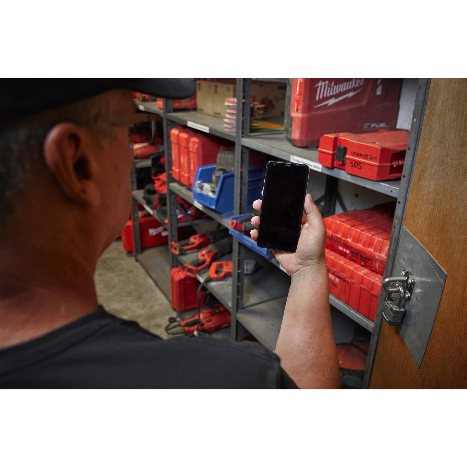 Milwaukee BTT-1 Li-Ion accu Bluetooth gereedschapstracker - One Key-image