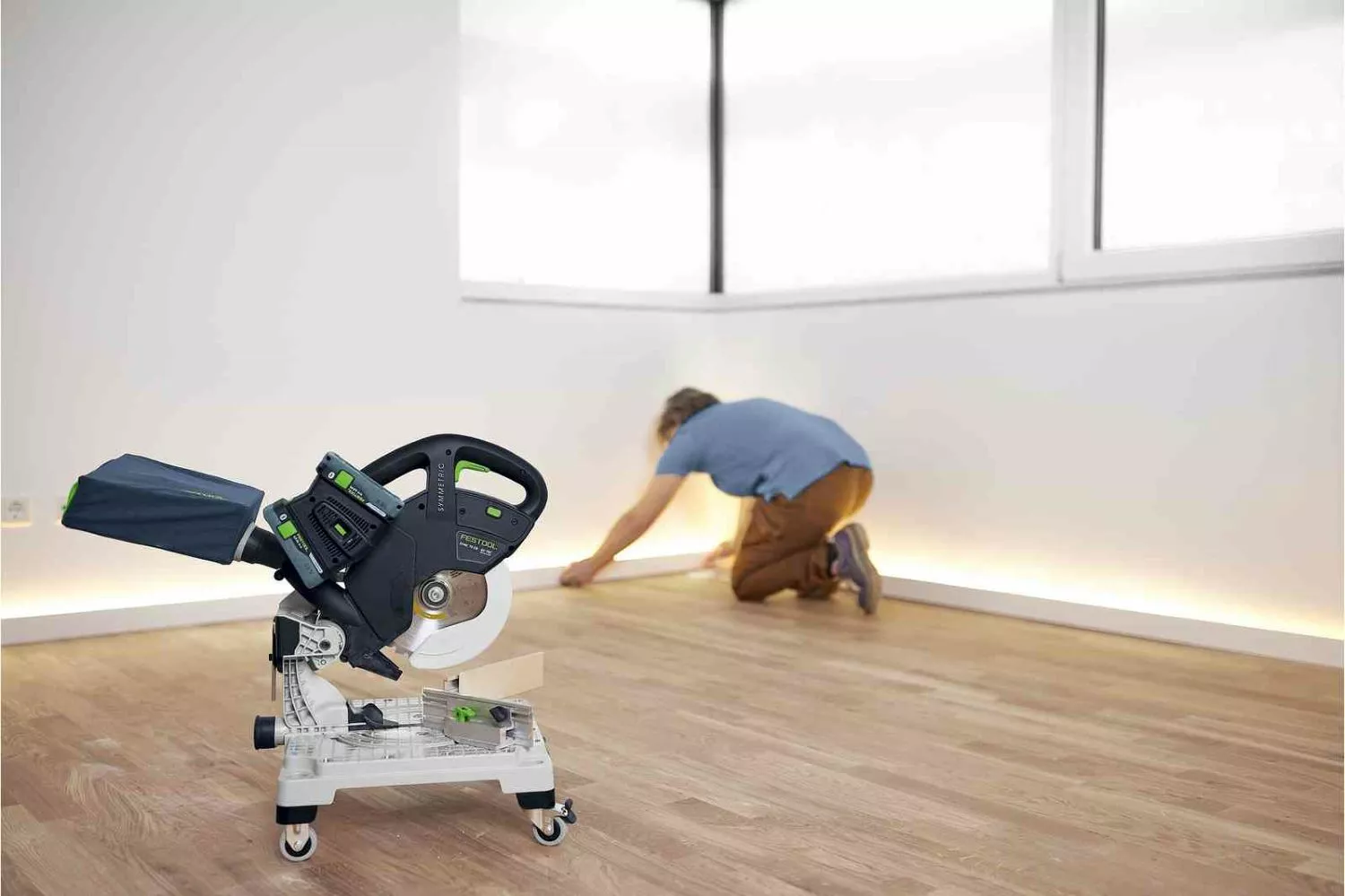 Festool SYMC 70 4,0 EBI-Plus SYMMETRIC 2x18V Accu-plintenzaag set (2x 4.0Ah accu)-image