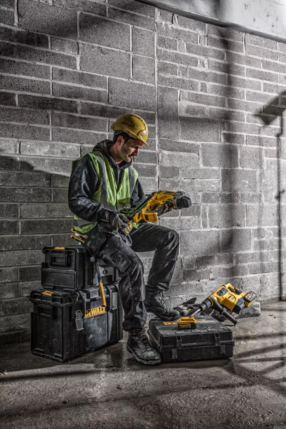 DeWALT DCN890P2 Cloueuse béton et acier sans fil 18V Li-Ion (2x batterie 5.0Ah) dans coffret-image