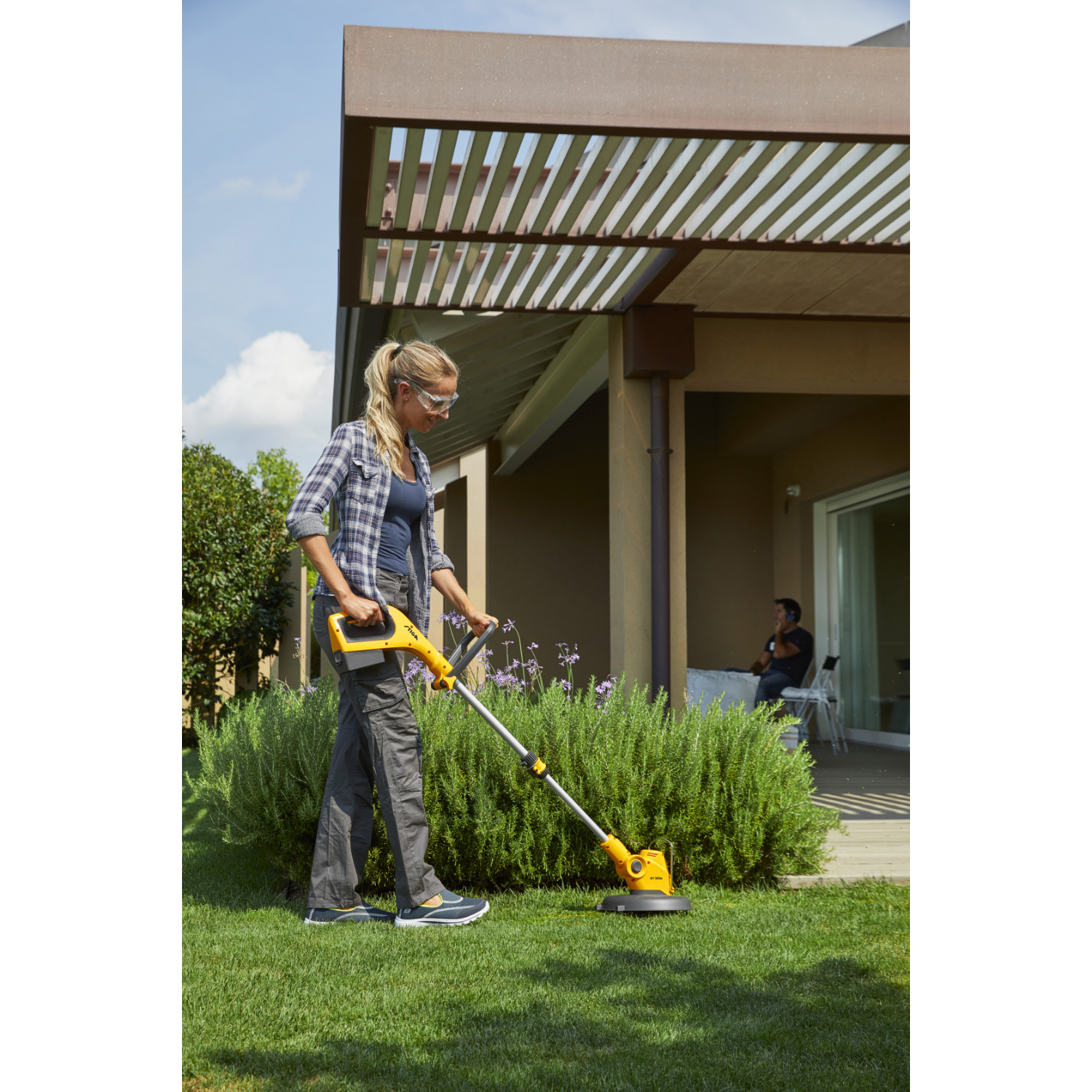 Stiga GT 100e Kit Coupe-herbe à batterie Li-Ion 20V (1x batterie 2.0Ah) - 25cm-image