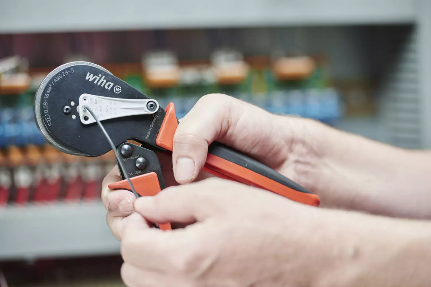 Wiha 41246 Outil de sertissage automatique - pour cosses de conducteurs - sertissage hexagonal - 210 mm-image