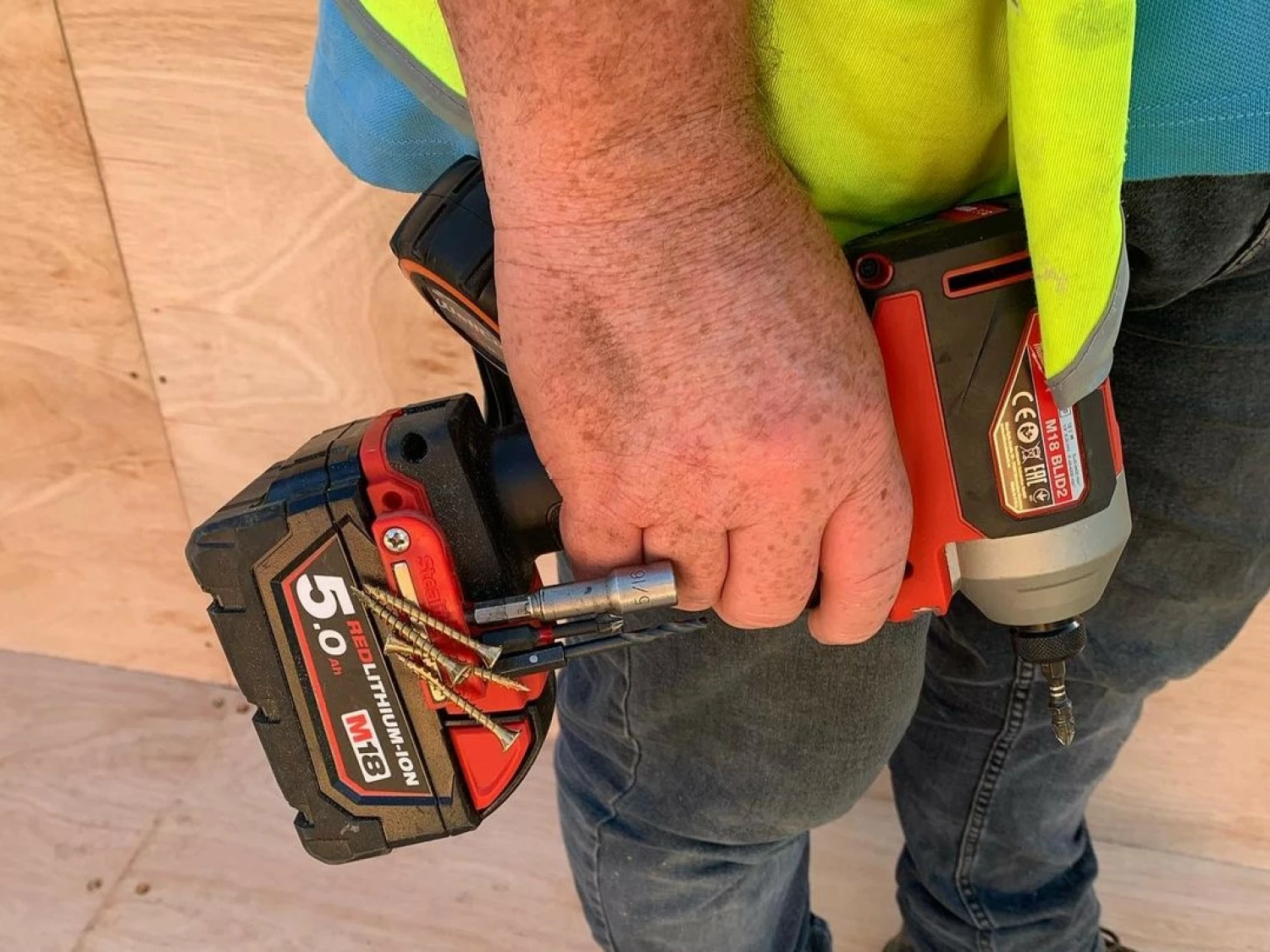 StealthMounts BH-MW18-RED-2 - Porte-embouts magnétique (2pcs) pour machines Milwaukee M18 - rouge-image