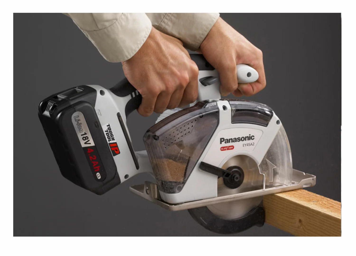 Panasonic EY45A2XW Scie égoïne recipro sans fil - Li-ion 14,4V / 18V - 135mm - Bois - Machine seule-image