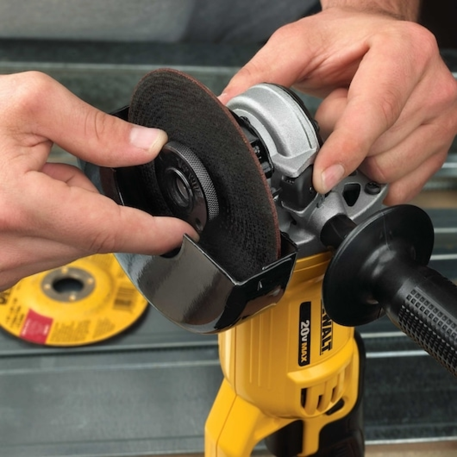 DeWALT DCG412M2 - Set meuleuse d'angle Li-Ion 18V (2x batterie 4.0Ah) dans mallette - 125mm-image