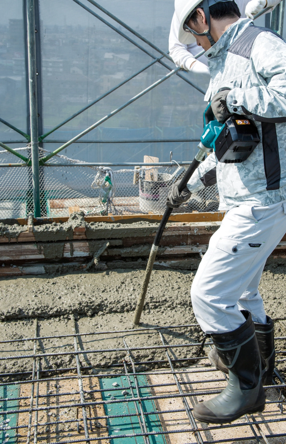 Makita VR004GZ Vibreur à béton sans fil-image