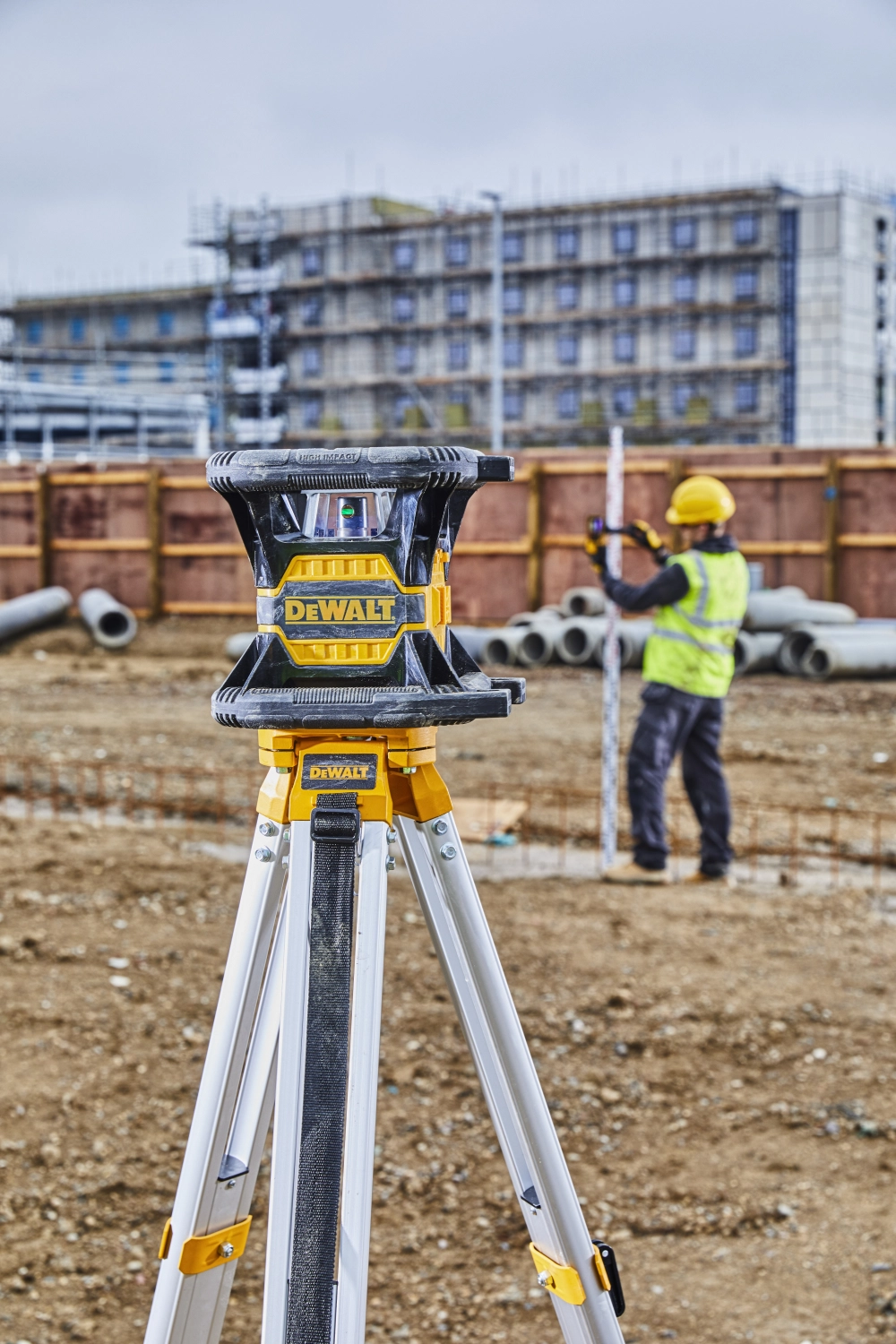 DeWALT DCE080D1GS-SET 18V Li-ion XR Accu Volautomatische roterende laser set (1x 2.0Ah) in TSTAK koffer - groen - met statief en meetlat-image