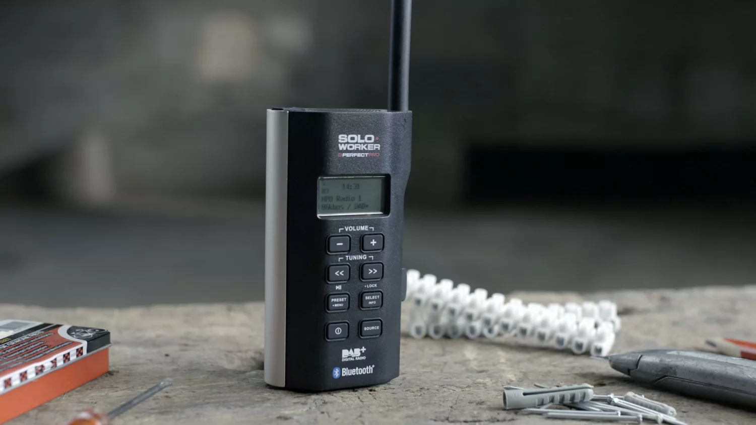PerfectPro SOLOWORKER SWBT2 - Radio de chantier Li-Ion - DAB+ BT - FM RDS - DAB+ - bluetooth - aux-in - sur secteur et batterie-image