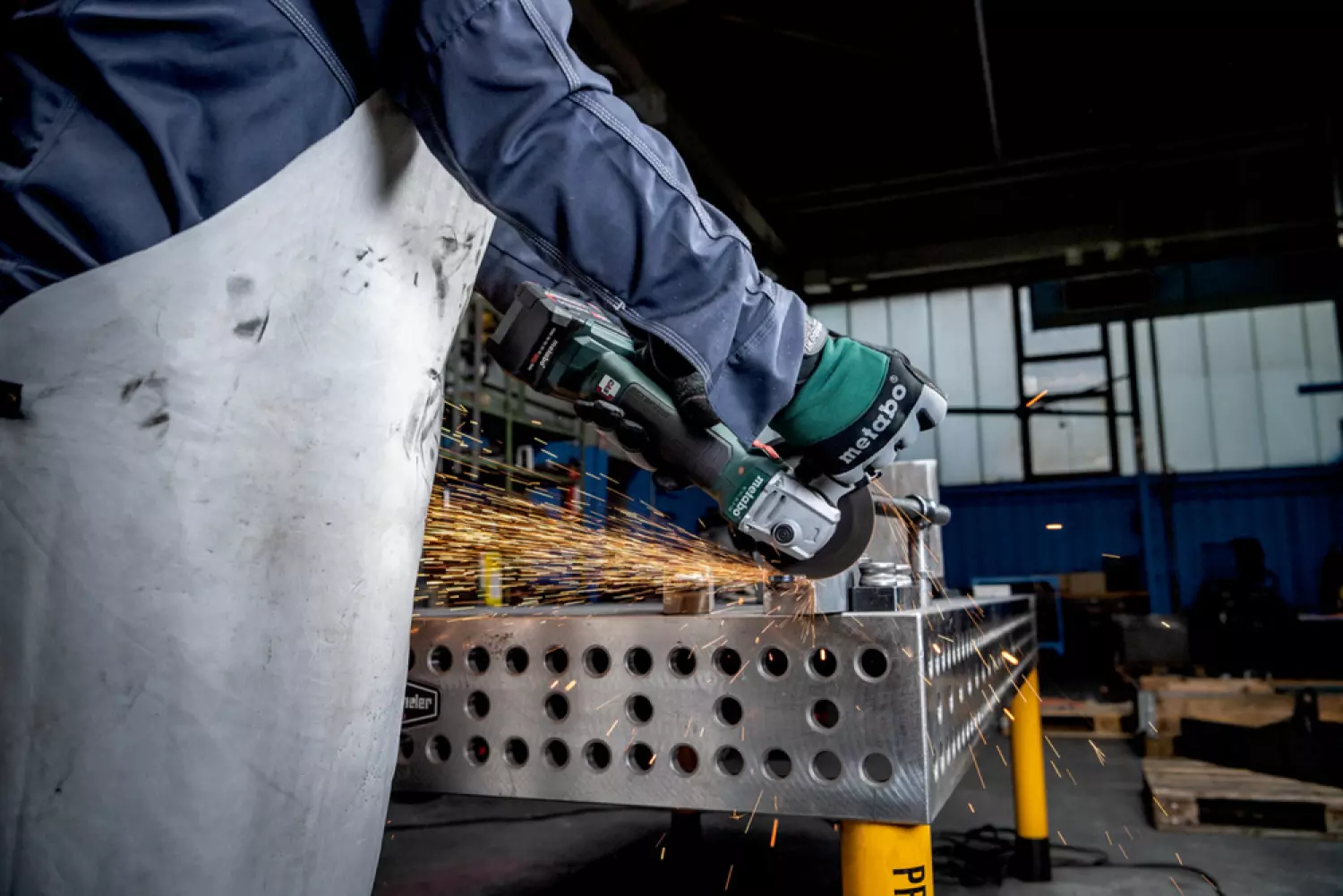 Metabo W 18 L BL 9-125 18V Li-Ion accu haakse slijper body in metaBOX - 125mm-image