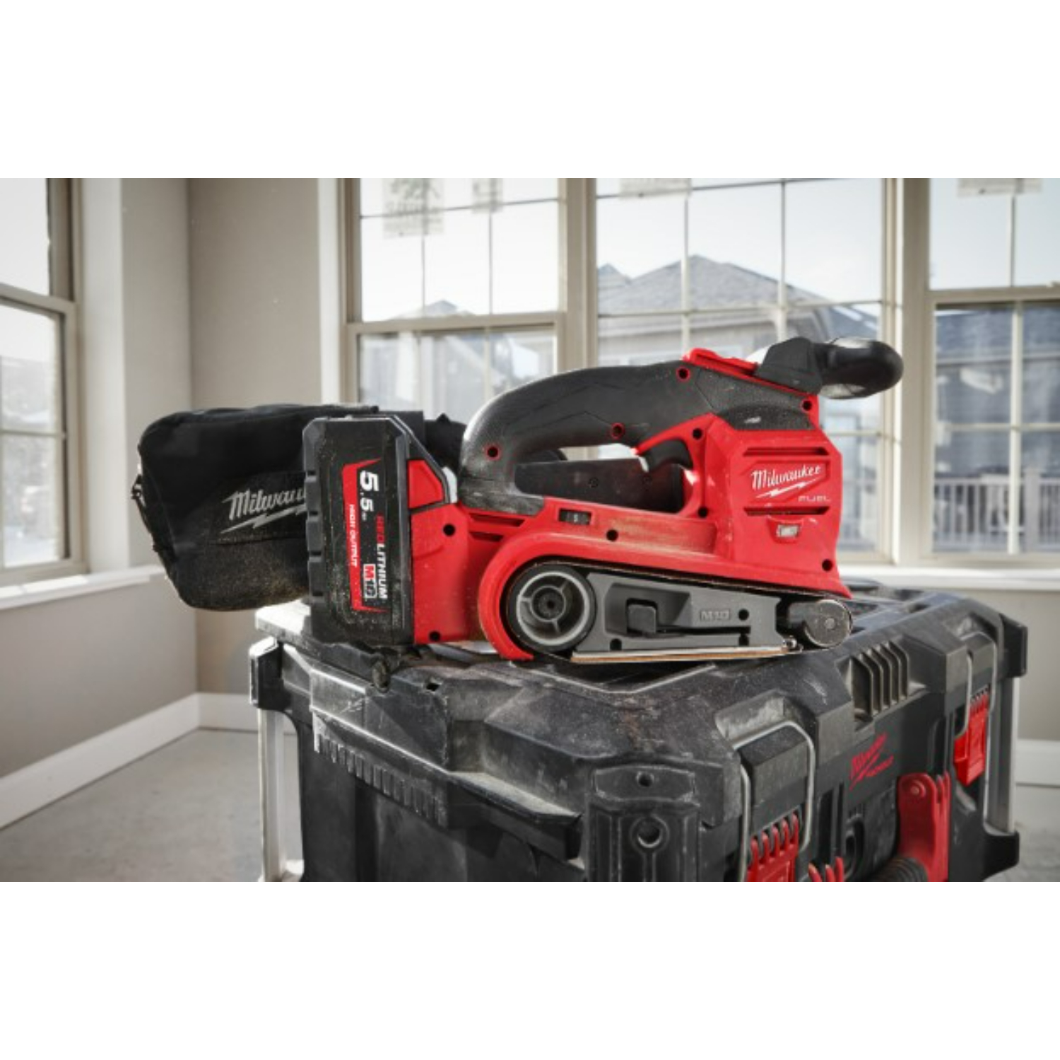 Milwaukee M18 FBTS75-552X 18V Li-ion accu bandschuurmachine set (2x 5.5Ah) in HD Box- 75 x 457mm-image